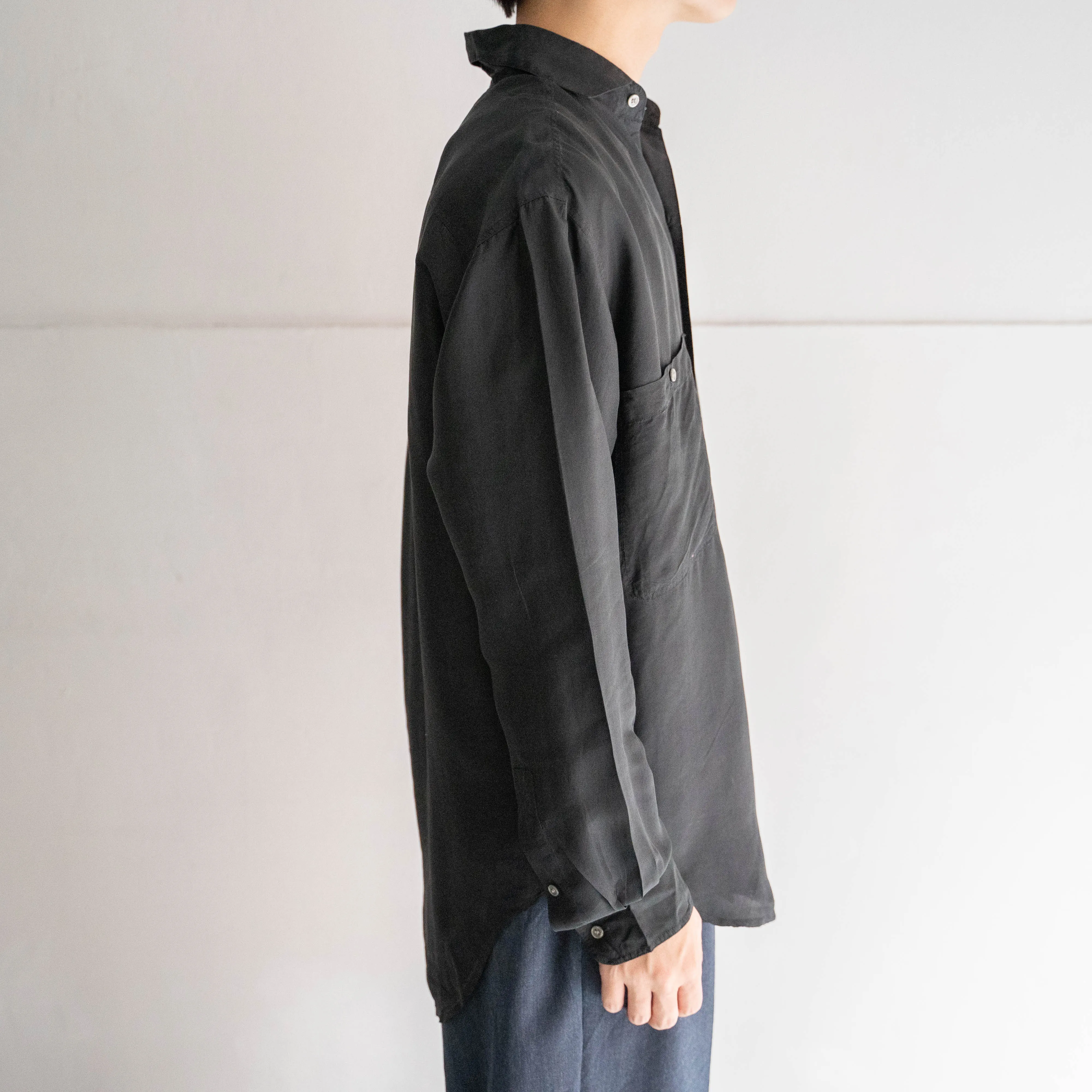 2000s 'PERRY ELLIS' black color silk shirt