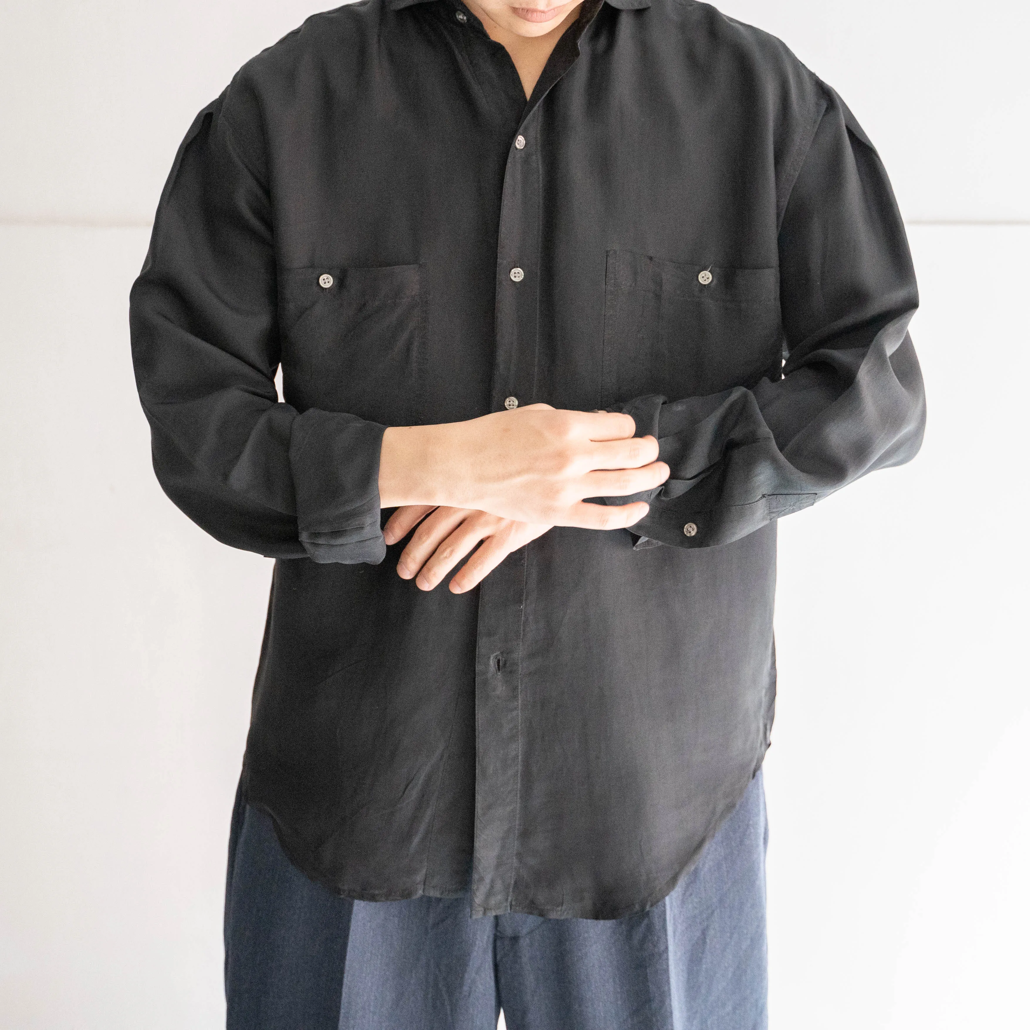 2000s 'PERRY ELLIS' black color silk shirt