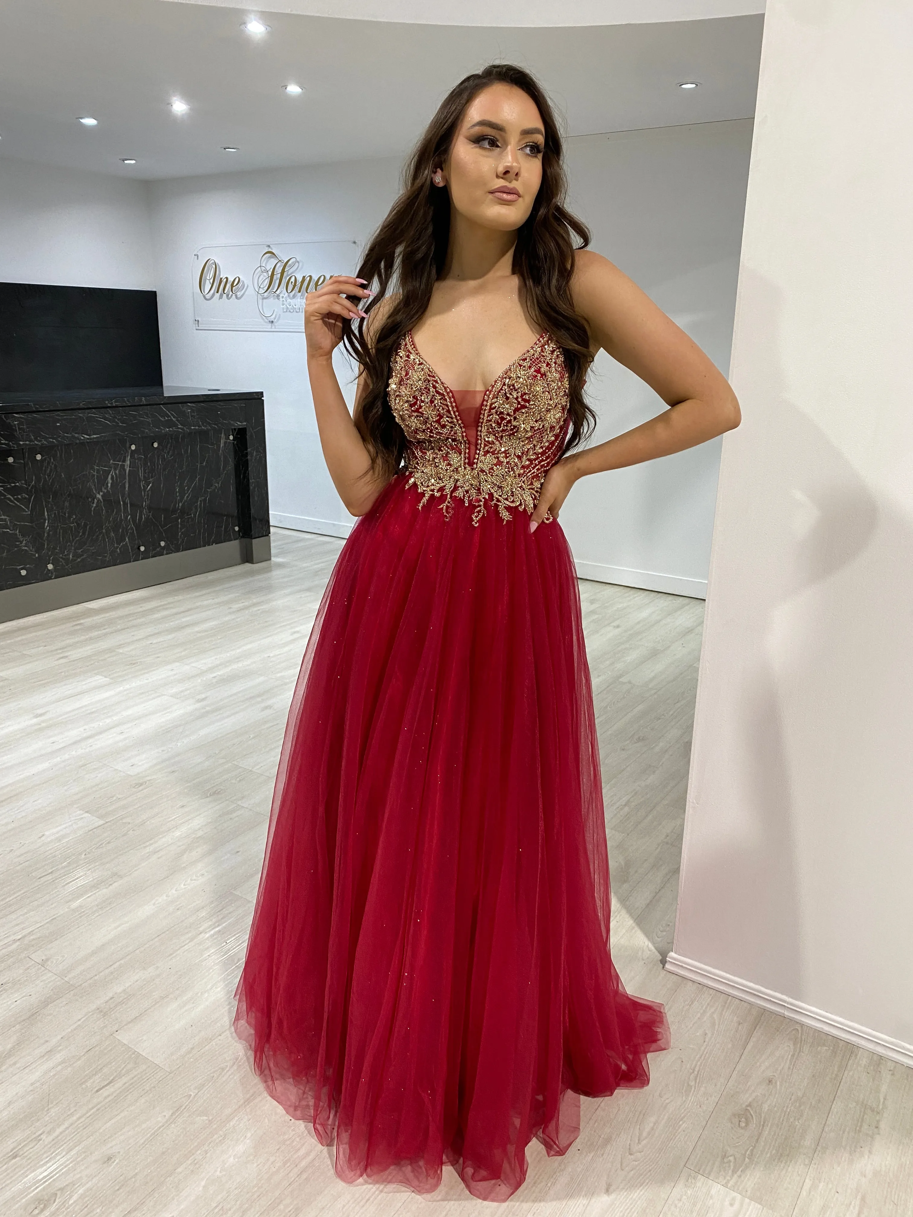 AMORET Romantic Beaded Applique Tulle Prom & Formal Dress