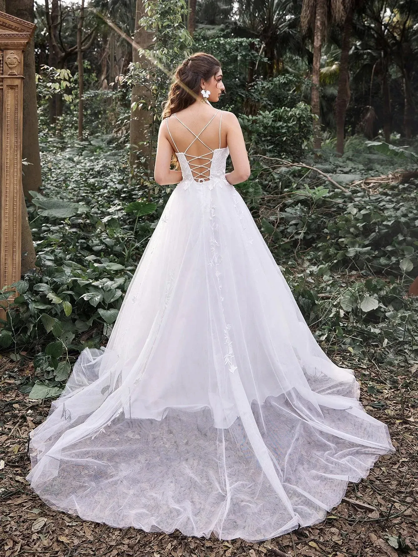 Gorgeous Applique Detail Backless Lace Up Slip Wedding Dress