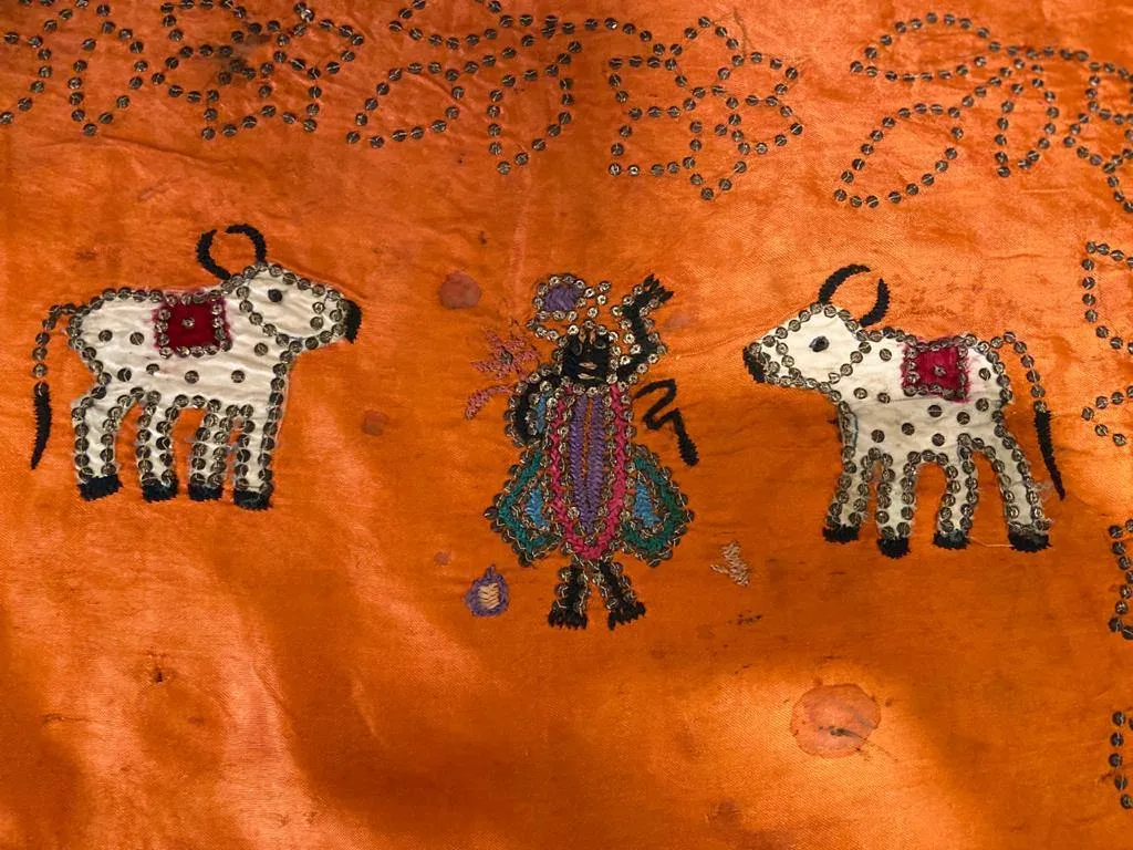 Nathdwara with two cows : Vintage Embroidered Textile