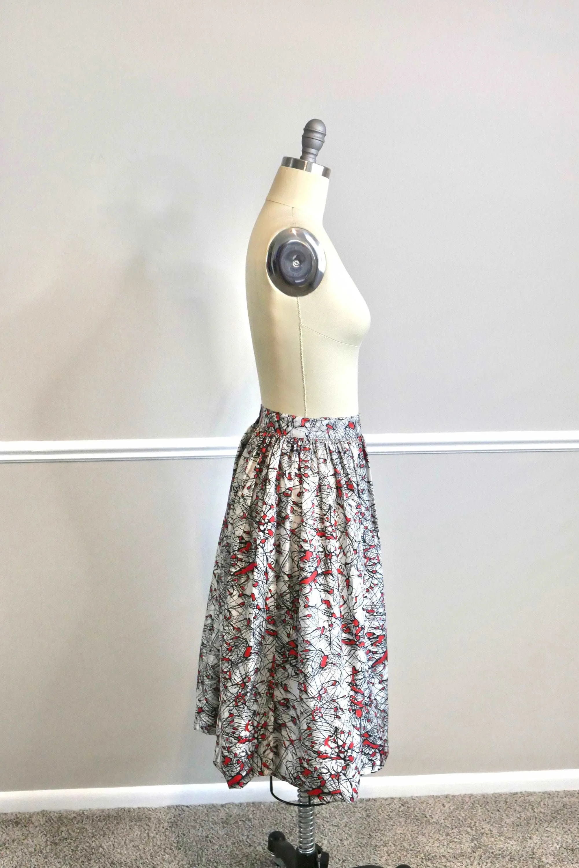 ON SALE Vintage 1950s Circle Skirt / 50s retro Jackson Pollock print Silver full skirt holiday party size XS S